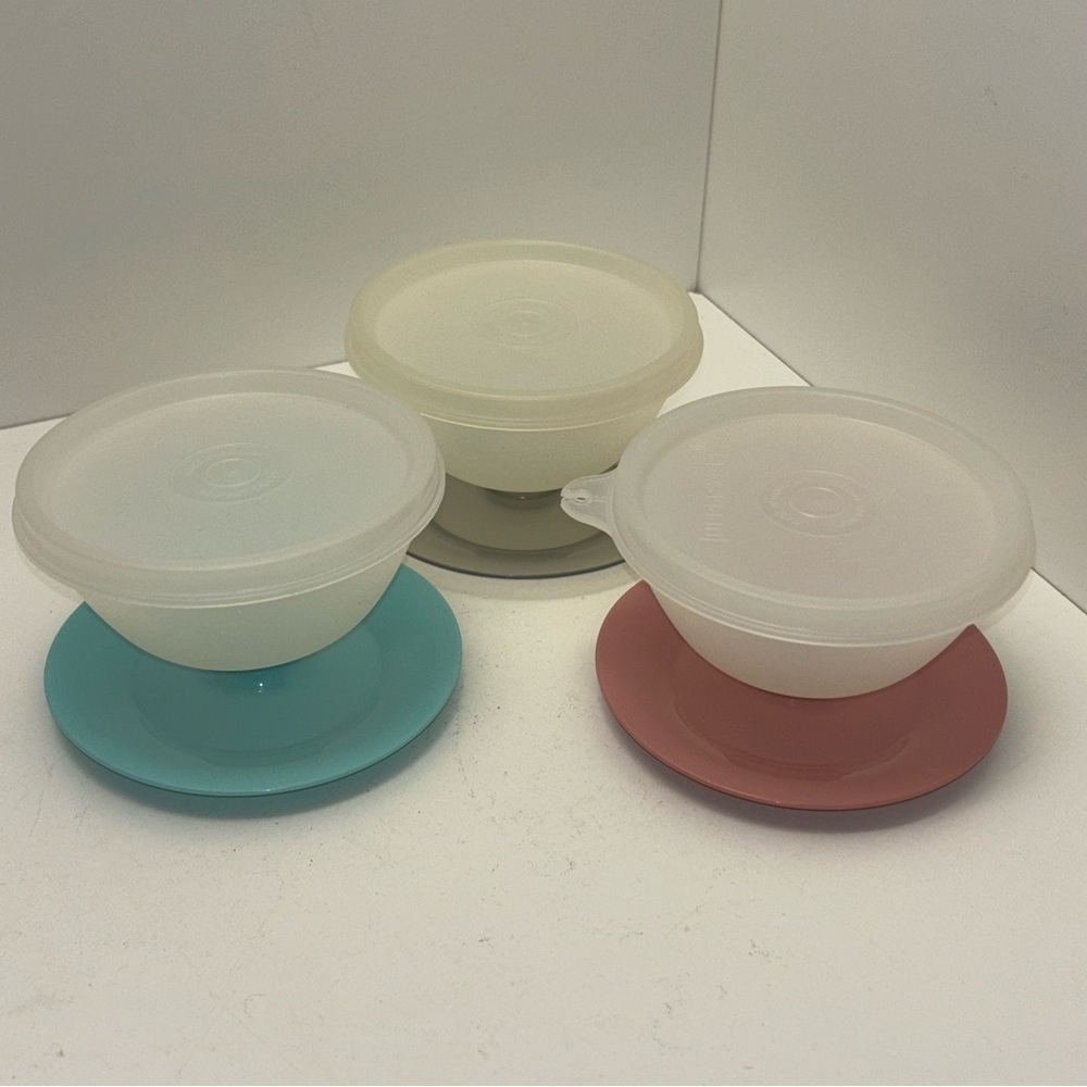 Tupperware set of 3 pudding dessert cups with coloured bases